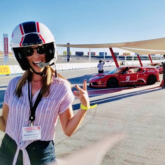 🌹🌹Meet your Posher🌹🌹 - Picture 3 of 5